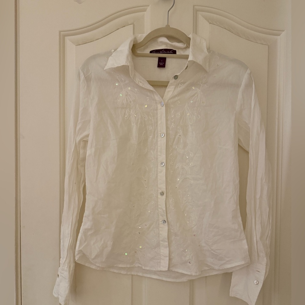 Gloria Vanderbilt White Embroidered Button-Up Shirt